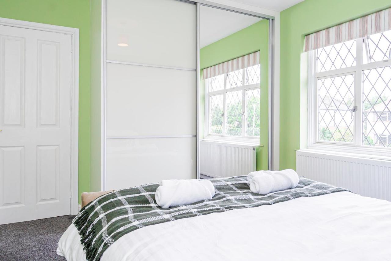 Stunning Place, Close To Windsor & Heathrow & Private Parking Burnham  Eksteriør bilde