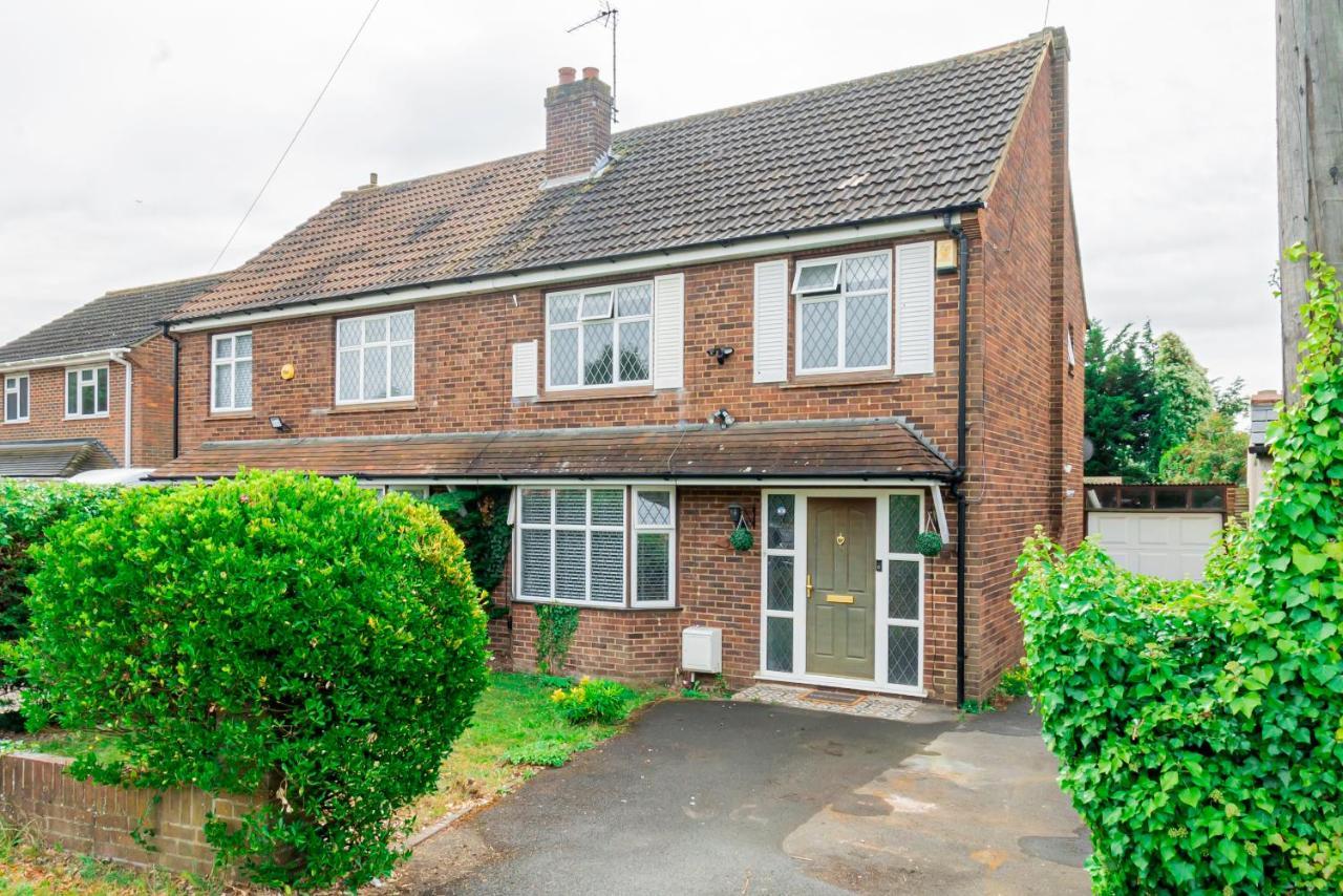Stunning Place, Close To Windsor & Heathrow & Private Parking Burnham  Eksteriør bilde