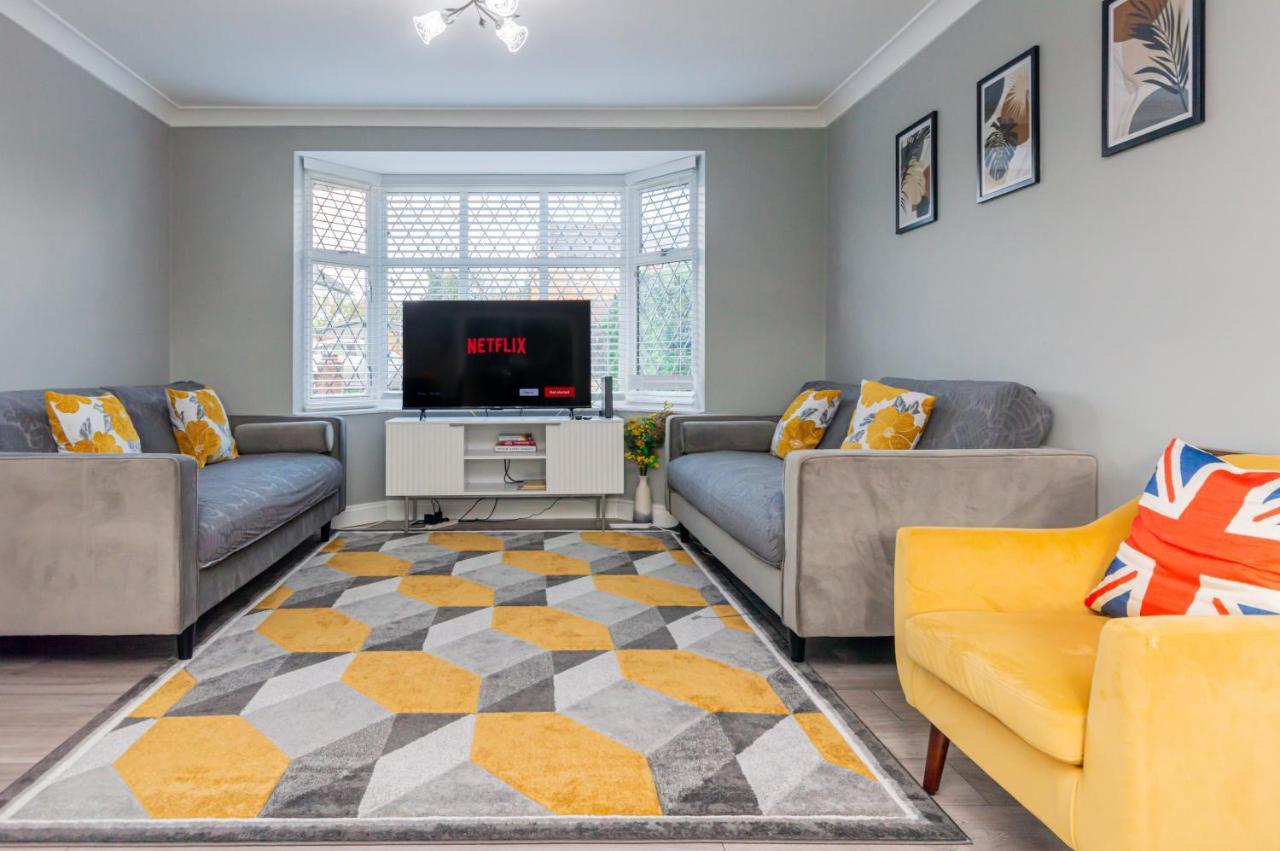 Stunning Place, Close To Windsor & Heathrow & Private Parking Burnham  Eksteriør bilde