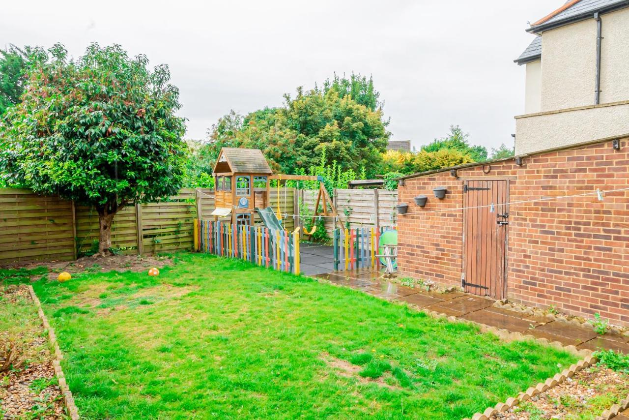 Stunning Place, Close To Windsor & Heathrow & Private Parking Burnham  Eksteriør bilde