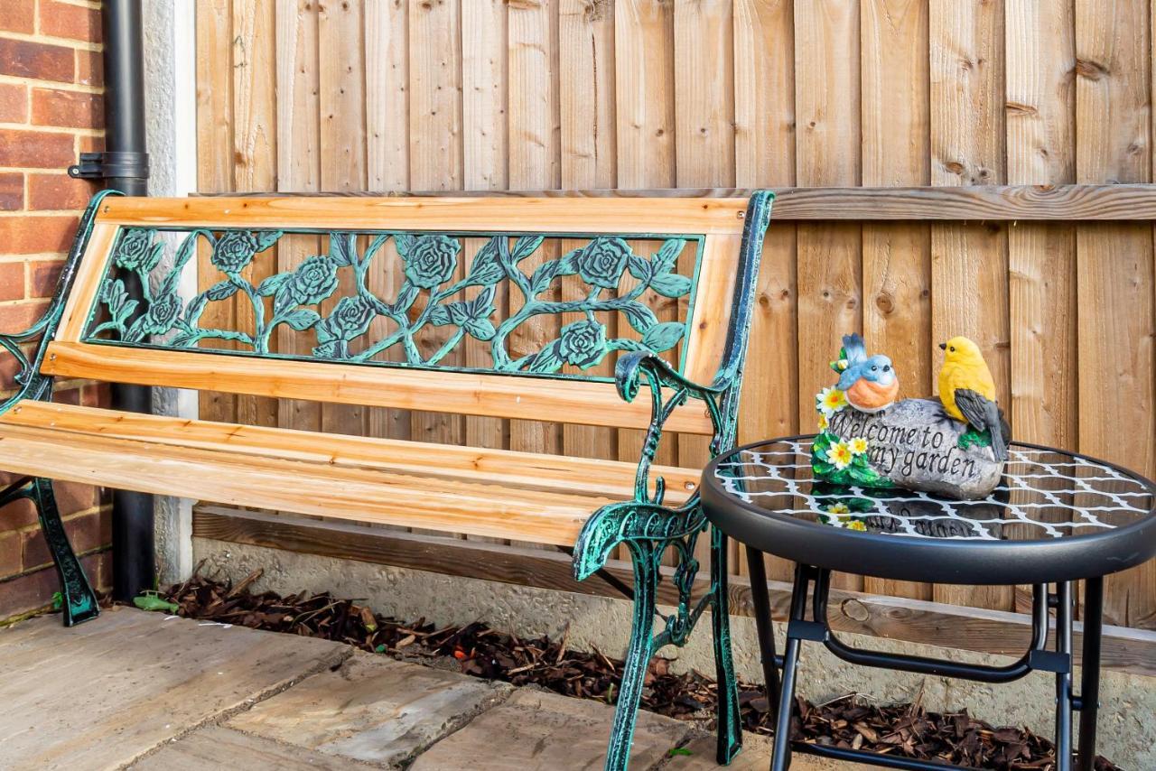 Stunning Place, Close To Windsor & Heathrow & Private Parking Burnham  Eksteriør bilde