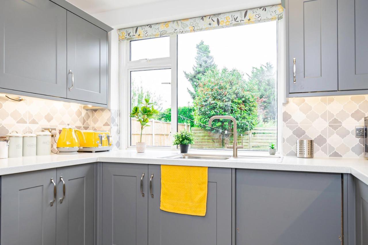Stunning Place, Close To Windsor & Heathrow & Private Parking Burnham  Eksteriør bilde