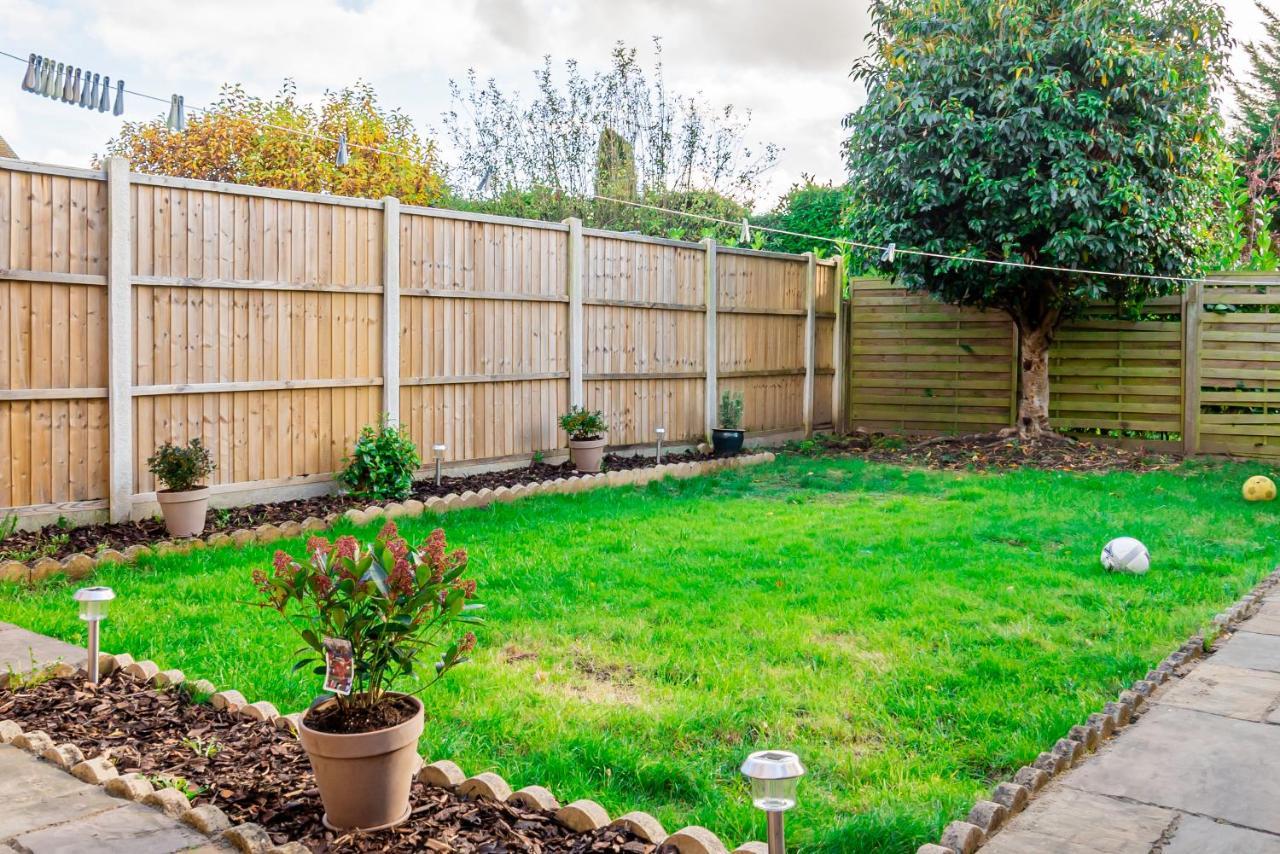 Stunning Place, Close To Windsor & Heathrow & Private Parking Burnham  Eksteriør bilde