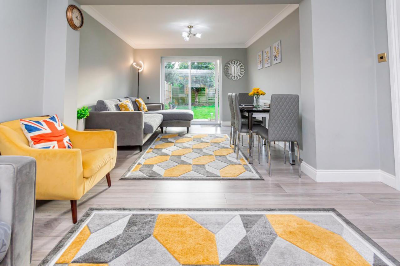 Stunning Place, Close To Windsor & Heathrow & Private Parking Burnham  Eksteriør bilde