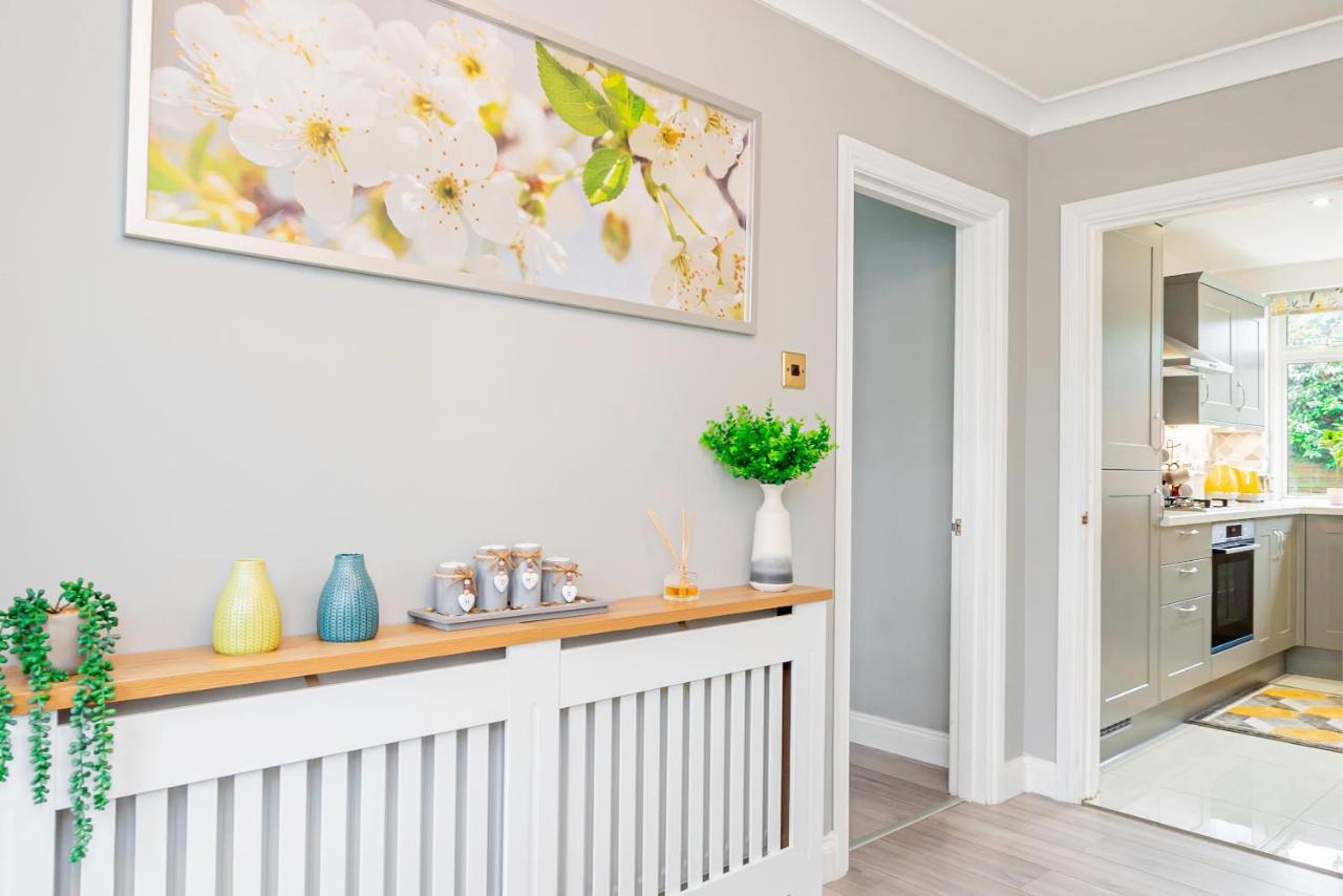 Stunning Place, Close To Windsor & Heathrow & Private Parking Burnham  Eksteriør bilde
