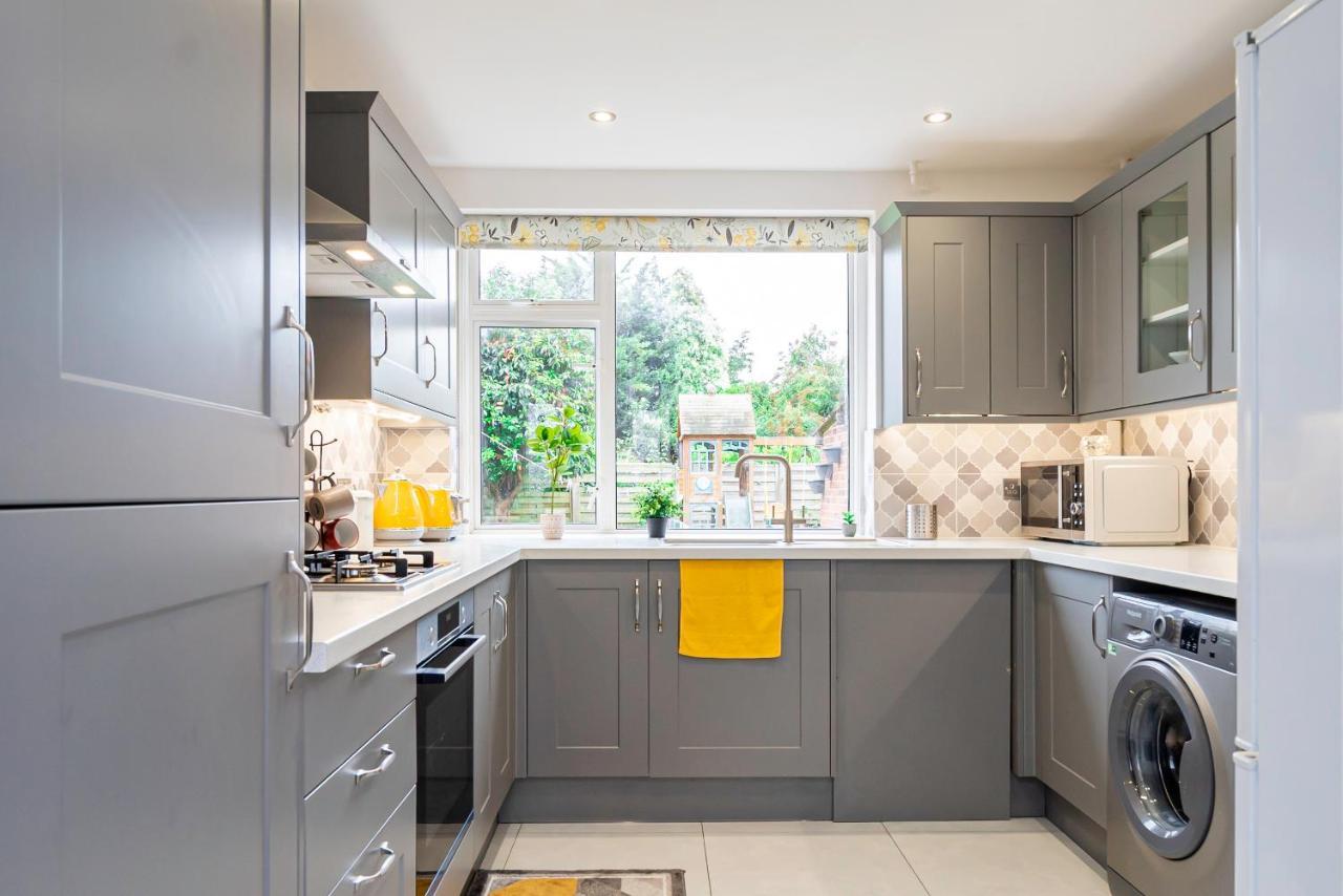 Stunning Place, Close To Windsor & Heathrow & Private Parking Burnham  Eksteriør bilde