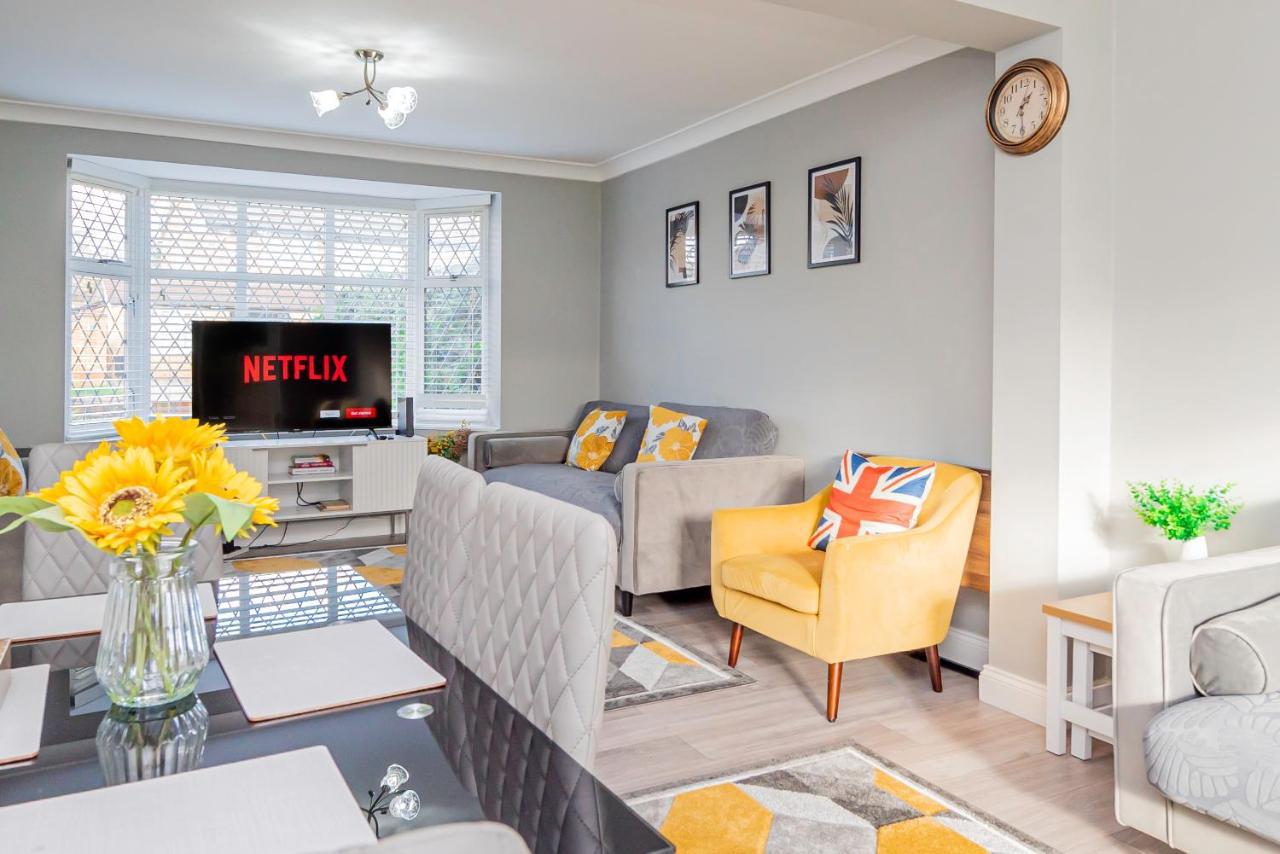 Stunning Place, Close To Windsor & Heathrow & Private Parking Burnham  Eksteriør bilde