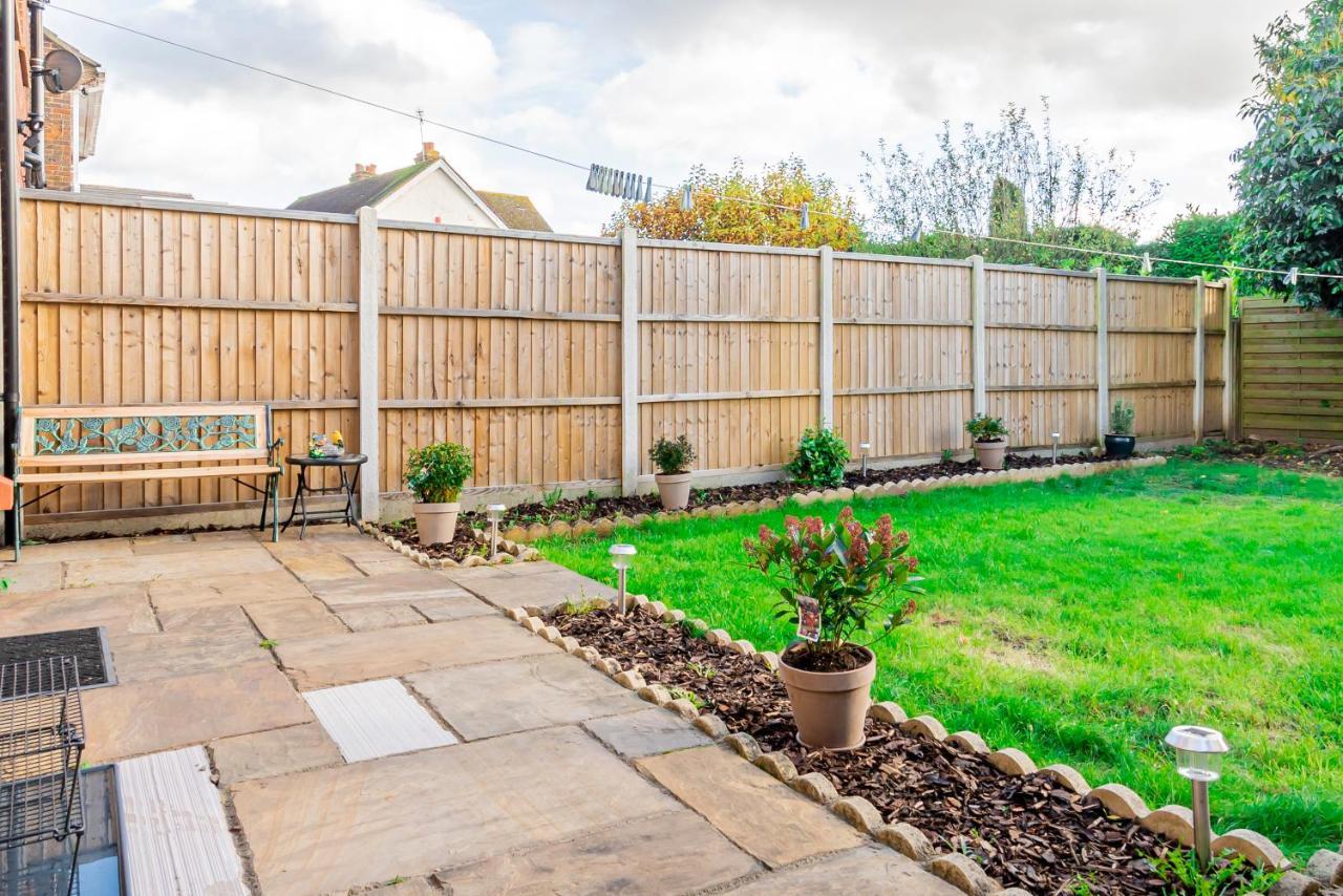 Stunning Place, Close To Windsor & Heathrow & Private Parking Burnham  Eksteriør bilde