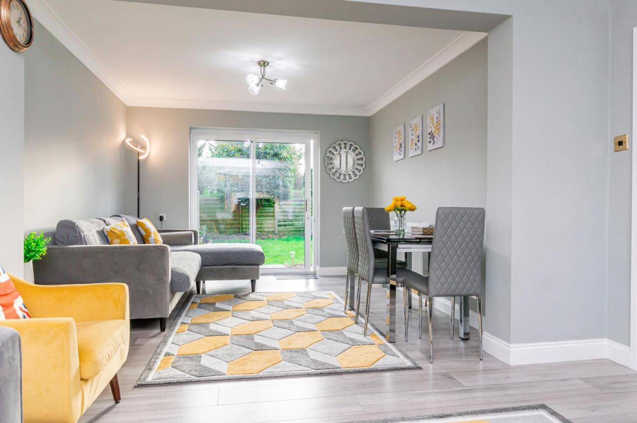 Stunning Place, Close To Windsor & Heathrow & Private Parking Burnham  Eksteriør bilde