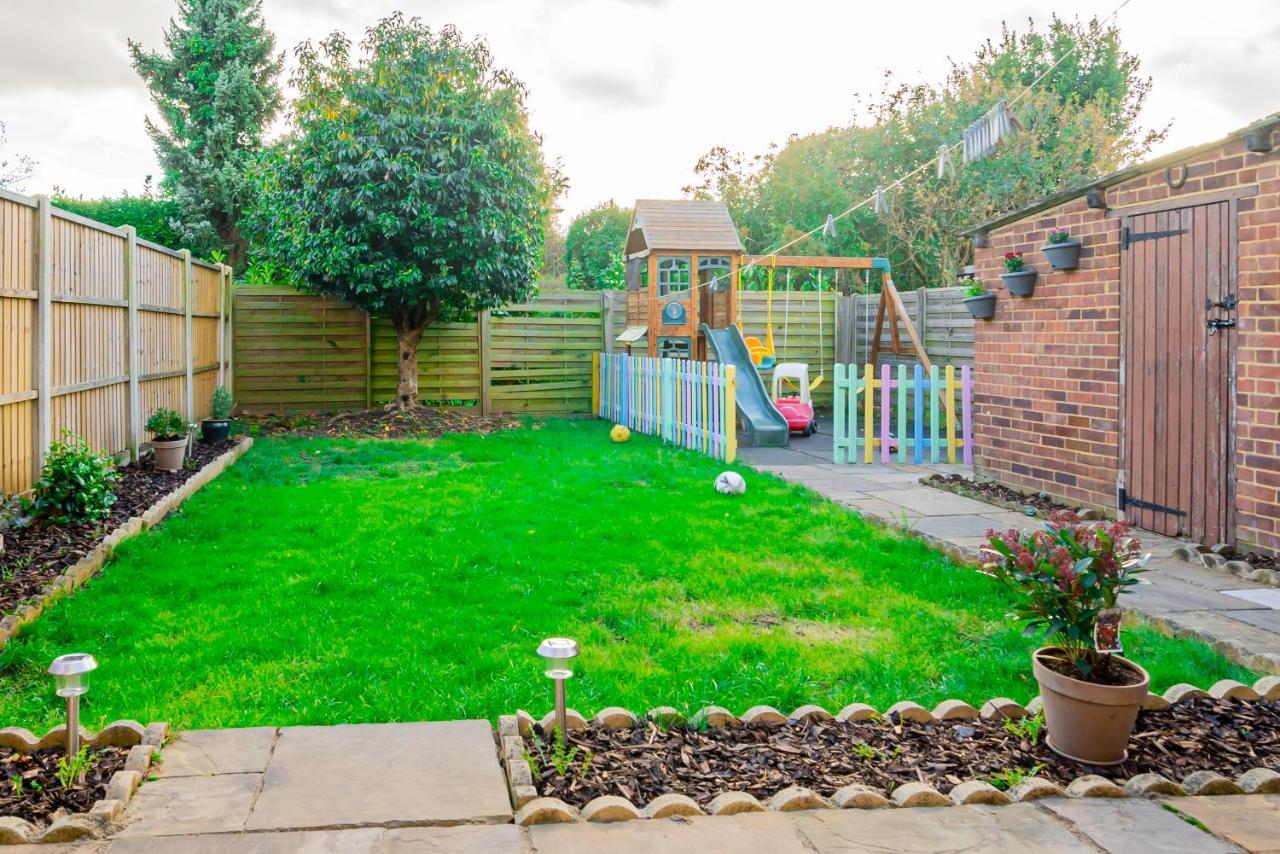 Stunning Place, Close To Windsor & Heathrow & Private Parking Burnham  Eksteriør bilde