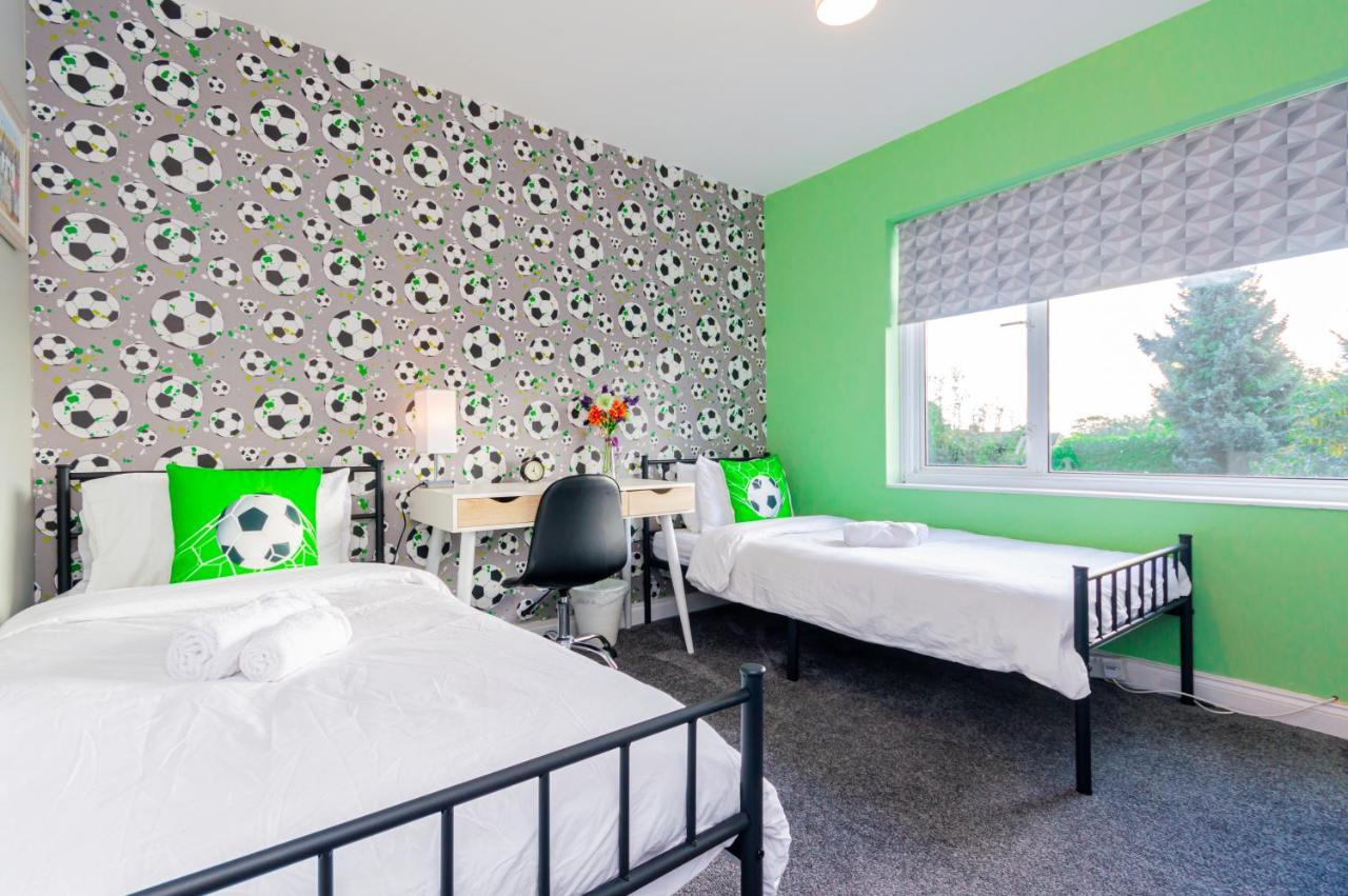 Stunning Place, Close To Windsor & Heathrow & Private Parking Burnham  Eksteriør bilde